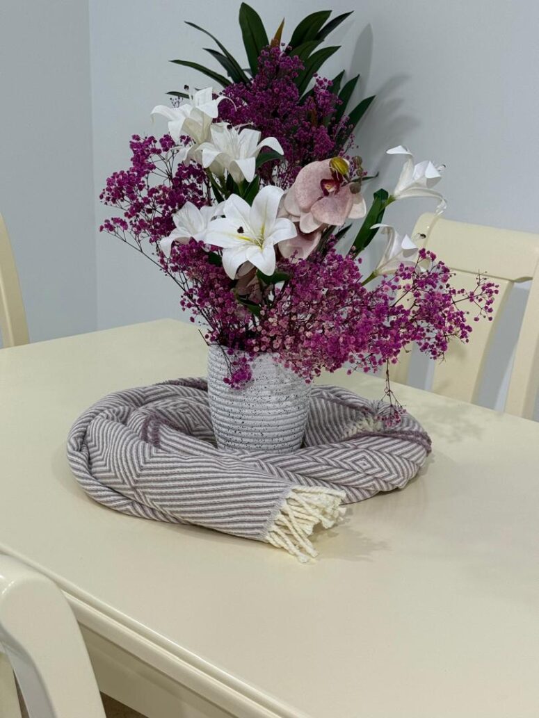 TABLE HM BEIGE 06 CHAISES – Image 3